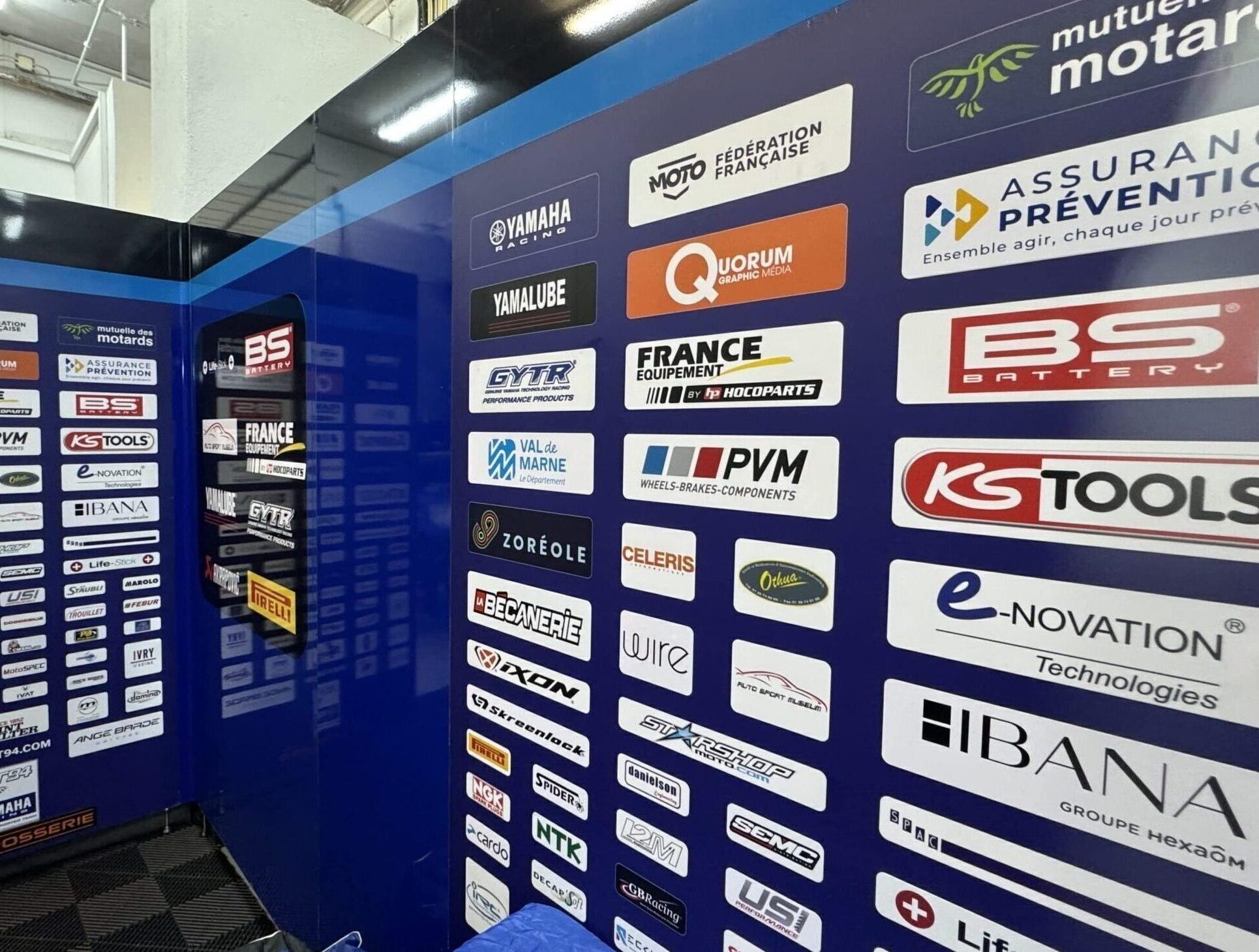 698-wsbk-estoril-box-photo-gmt94_54858484235_o-min